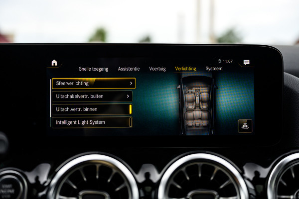 Mercedes-Benz B-Klasse 180 Business Solution AMG Pano/Sfeer/Camera/Memory