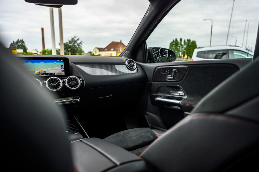 Mercedes-Benz B-Klasse 180 Business Solution AMG Pano/Sfeer/Camera/Memory