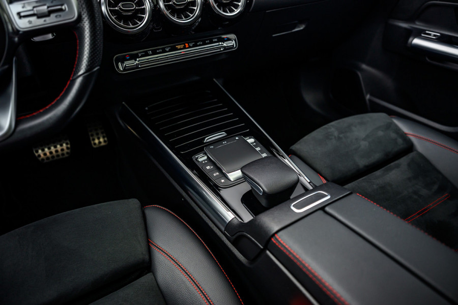 Mercedes-Benz B-Klasse 180 Business Solution AMG Pano/Sfeer/Camera/Memory