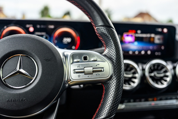 Mercedes-Benz B-Klasse 180 Business Solution AMG Pano/Sfeer/Camera/Memory