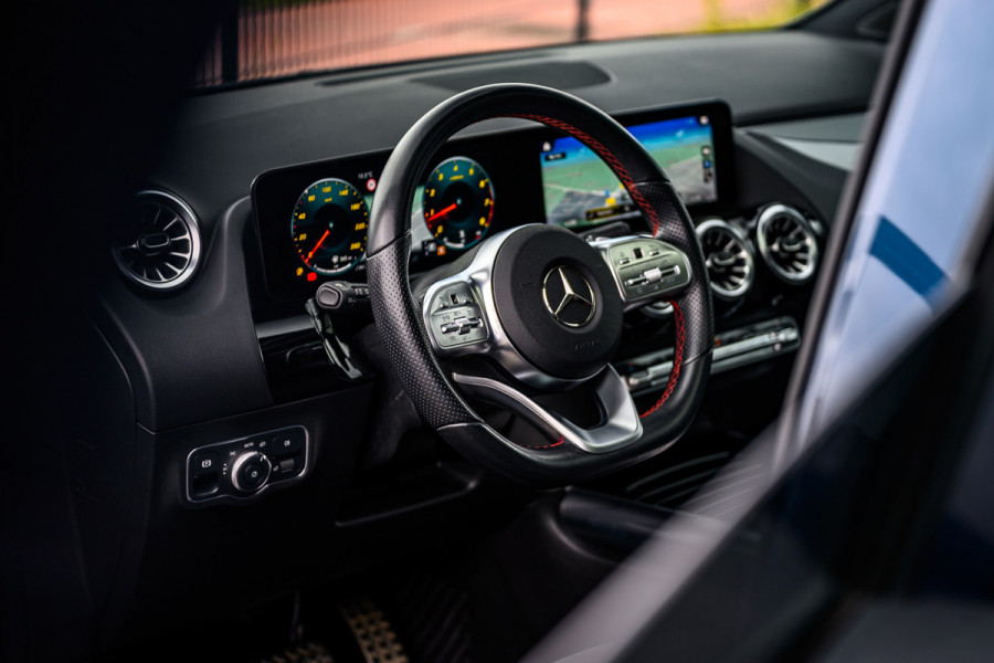 Mercedes-Benz B-Klasse 180 Business Solution AMG Pano/Sfeer/Camera/Memory