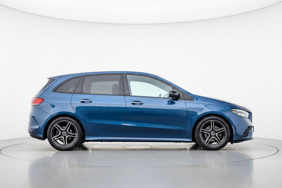 Mercedes-Benz B-Klasse 180 Business Solution AMG Pano/Sfeer/Camera/Memory