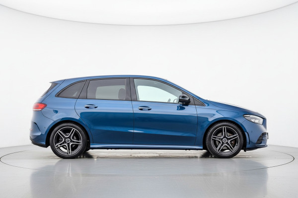Mercedes-Benz B-Klasse 180 Business Solution AMG Pano/Sfeer/Camera/Memory