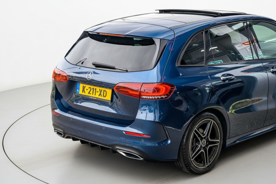 Mercedes-Benz B-Klasse 180 Business Solution AMG Pano/Sfeer/Camera/Memory