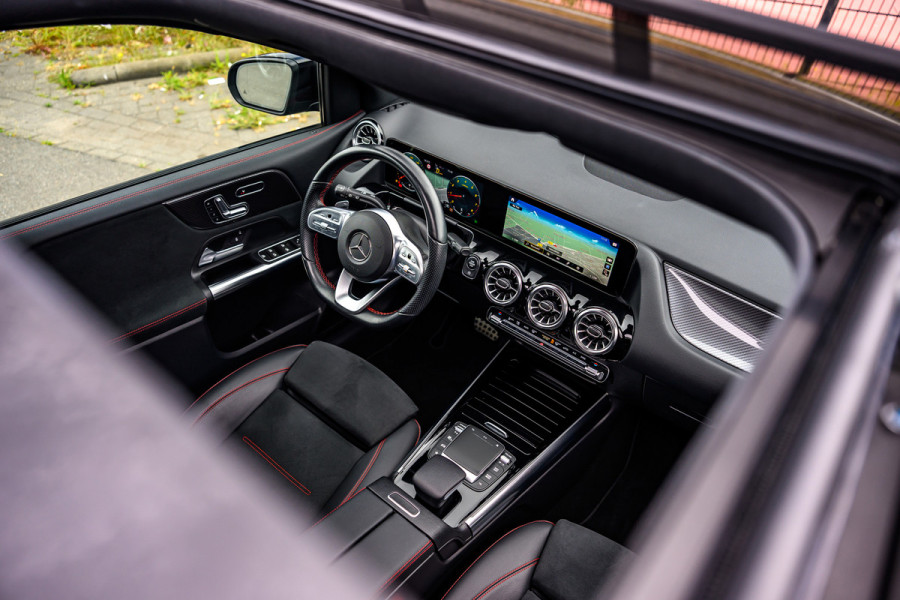 Mercedes-Benz B-Klasse 180 Business Solution AMG Pano/Sfeer/Camera/Memory