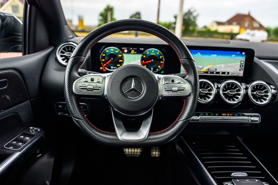 Mercedes-Benz B-Klasse 180 Business Solution AMG Pano/Sfeer/Camera/Memory