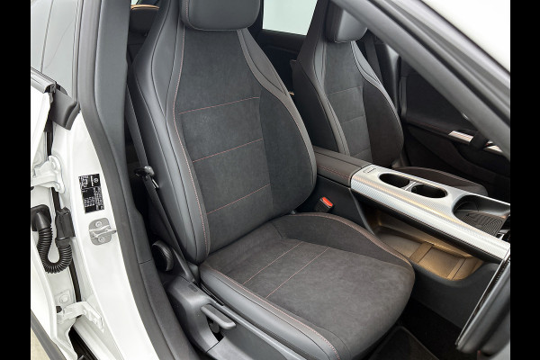 Mercedes-Benz CLA-Klasse Shooting Brake 250+ Business Solution AMG 85 kWh | Nightpakket | Trekhaak | Vast panoramadak |Sportstoelen | Massagefunctie | Warmtewerend, donkergetint glas | 18 inch vijfspaaks lichtmetalen AMG-velgen |