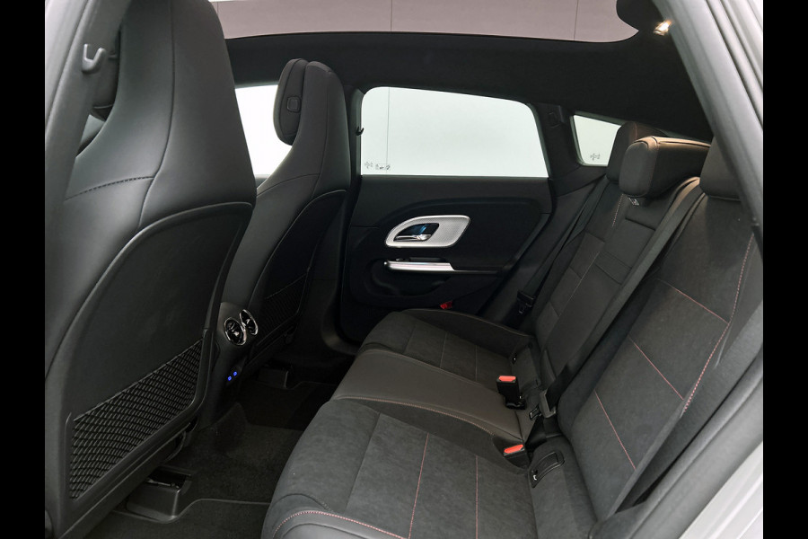 Mercedes-Benz CLA-Klasse Shooting Brake 180 Business Solution AMG | Premium pakket | Nightpakket | Sportstoelen | URBAN GUARD | Massage functie | 19" vijfspaaks lichtmetalen AMG-velgen | Warmtewerend, donkergetint glas |