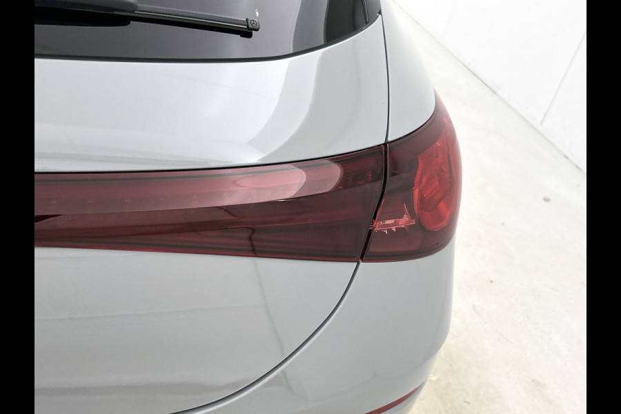 Mercedes-Benz CLA-Klasse Shooting Brake 180 Business Solution AMG | Premium pakket | Nightpakket | Sportstoelen | URBAN GUARD | Massage functie | 19" vijfspaaks lichtmetalen AMG-velgen | Warmtewerend, donkergetint glas |