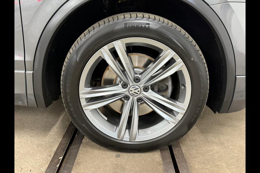 Volkswagen Tiguan 2.0 TSI 4Motion R-Line | Panorama | Keyless | LED | Elektrische Trekhaak | Winterpakket | 2018