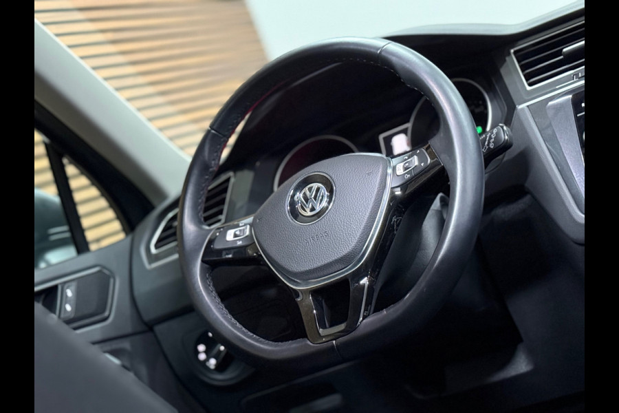 Volkswagen Tiguan 2.0 TSI 4Motion R-Line | Panorama | Keyless | LED | Elektrische Trekhaak | Winterpakket | 2018