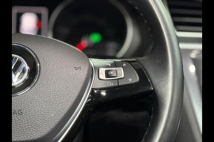 Volkswagen Tiguan 2.0 TSI 4Motion R-Line | Panorama | Keyless | LED | Elektrische Trekhaak | Winterpakket | 2018