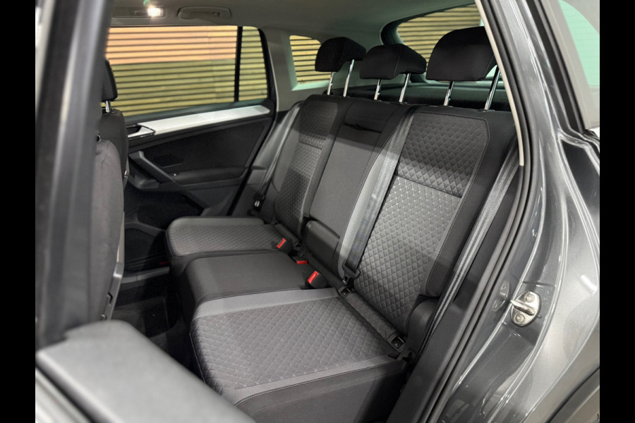 Volkswagen Tiguan 2.0 TSI 4Motion R-Line | Panorama | Keyless | LED | Elektrische Trekhaak | Winterpakket | 2018