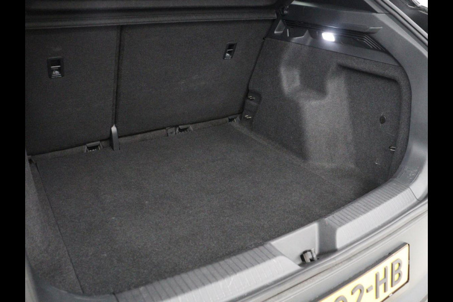 Volkswagen ID.4 Life 77 kWh | SOH 90.9% | Stoel & Stuurverwarming | Parkeerhulp | Adaptive cruise | navigatie | DAB+ | Carplay | Bluetooth | Climate control | Sfeerverlichting