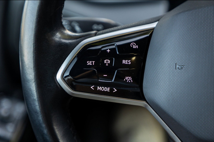 Volkswagen ID.3 First Plus 58 kWh Soh 89% I Panoramadak I Trekhaak I Cruise I Camera I Ergo Active I Zeer netjes