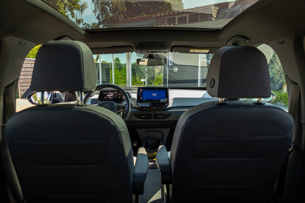 Volkswagen ID.3 First Plus 58 kWh Soh 89% I Panoramadak I Trekhaak I Cruise I Camera I Ergo Active I Zeer netjes