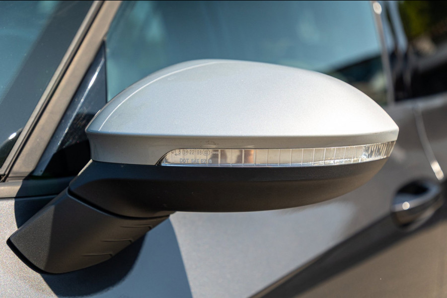Volkswagen ID.3 First Plus 58 kWh Soh 89% I Panoramadak I Trekhaak I Cruise I Camera I Ergo Active I Zeer netjes