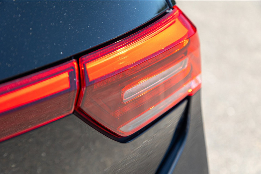 Volkswagen ID.3 First Plus 58 kWh Soh 89% I Panoramadak I Trekhaak I Cruise I Camera I Ergo Active I Zeer netjes
