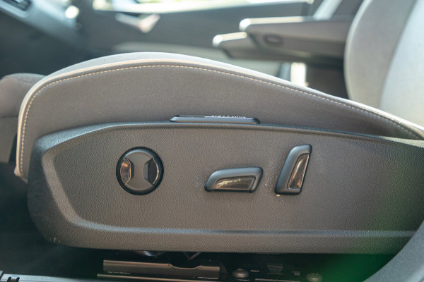 Volkswagen ID.3 First Plus 58 kWh Soh 89% I Panoramadak I Trekhaak I Cruise I Camera I Ergo Active I Zeer netjes