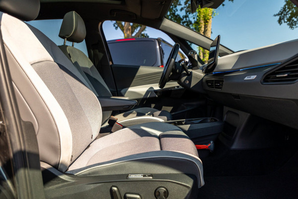 Volkswagen ID.3 First Plus 58 kWh Soh 89% I Panoramadak I Trekhaak I Cruise I Camera I Ergo Active I Zeer netjes