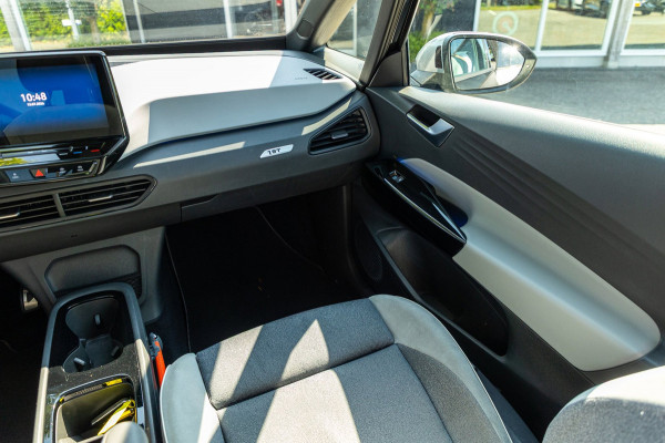 Volkswagen ID.3 First Plus 58 kWh Soh 89% I Panoramadak I Trekhaak I Cruise I Camera I Ergo Active I Zeer netjes