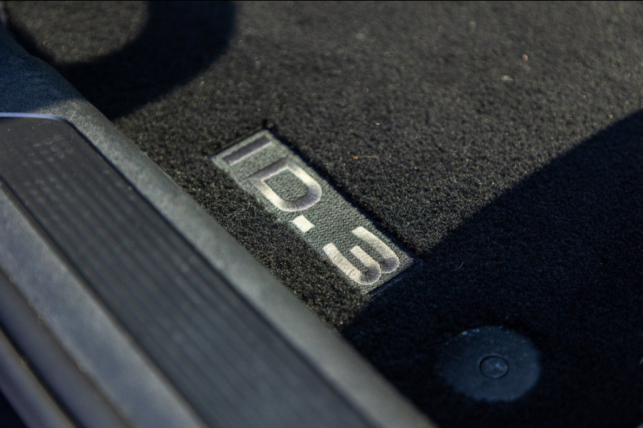 Volkswagen ID.3 First Plus 58 kWh Soh 89% I Panoramadak I Trekhaak I Cruise I Camera I Ergo Active I Zeer netjes