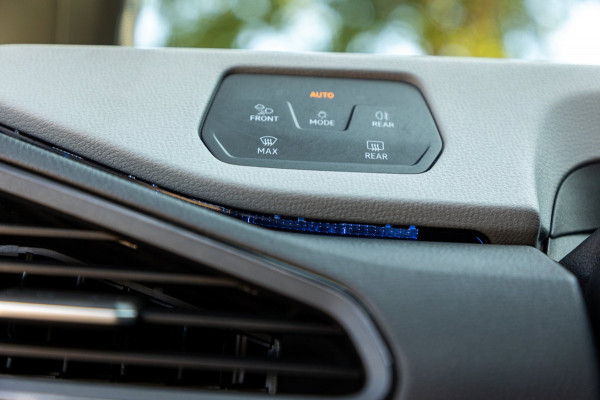 Volkswagen ID.3 First Plus 58 kWh Soh 89% I Panoramadak I Trekhaak I Cruise I Camera I Ergo Active I Zeer netjes
