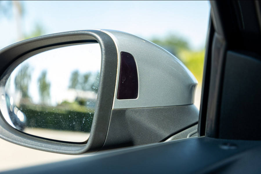 Volkswagen ID.3 First Plus 58 kWh Soh 89% I Panoramadak I Trekhaak I Cruise I Camera I Ergo Active I Zeer netjes