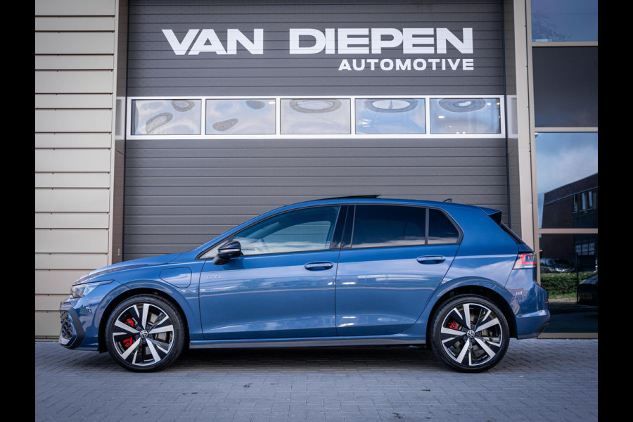 Volkswagen Golf 8.5 1.5 eHybrid GTE - Pano l HUD l Trekhaak l 360cam