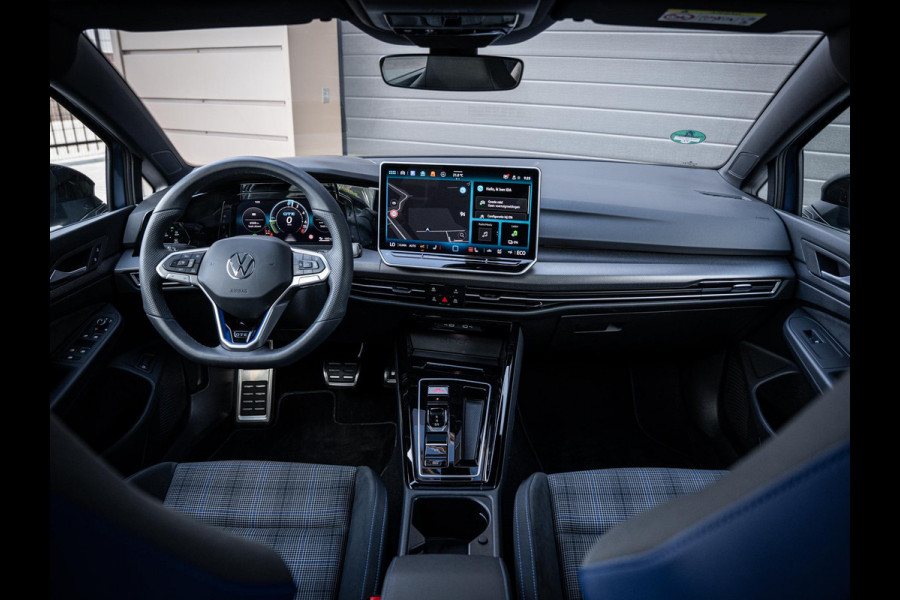 Volkswagen Golf 8.5 1.5 eHybrid GTE - Pano l HUD l Trekhaak l 360cam