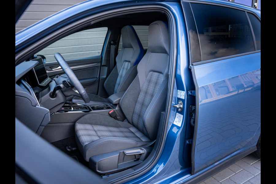 Volkswagen Golf 8.5 1.5 eHybrid GTE - Pano l HUD l Trekhaak l 360cam