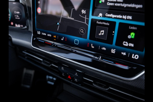 Volkswagen Golf 8.5 1.5 eHybrid GTE - Pano l HUD l Trekhaak l 360cam