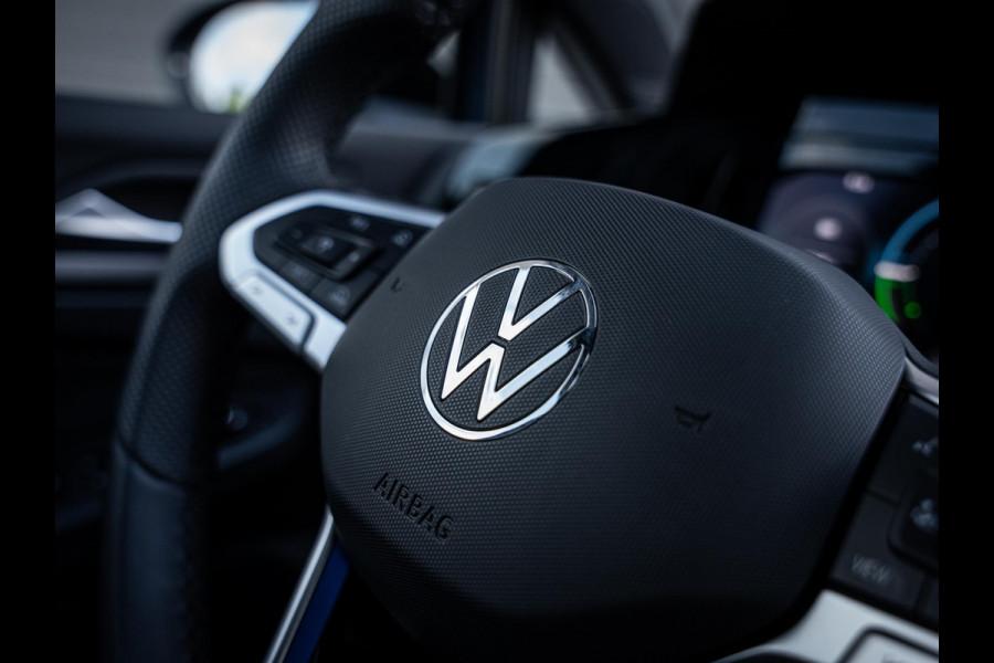 Volkswagen Golf 8.5 1.5 eHybrid GTE - Pano l HUD l Trekhaak l 360cam