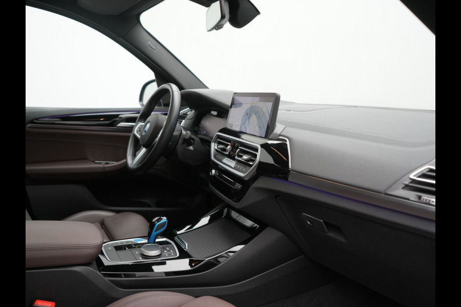 BMW iX3 M Sport High Executive 80 kWh 286pk Dealer O.H. SOH 95% | Trekhaak Af Fabriek | Panodak | Head Up | 360 Camera | Harman / Kardon | Lederen Sportstoelen Memory & Verwarmd | Keyless | Blis | Sfeerverlichting | 20"L.M | Adaptive LED |