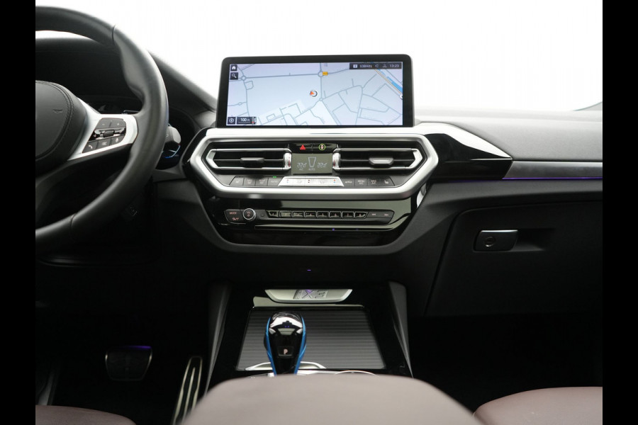 BMW iX3 M Sport High Executive 80 kWh 286pk Dealer O.H. SOH 95% | Trekhaak Af Fabriek | Panodak | Head Up | 360 Camera | Harman / Kardon | Lederen Sportstoelen Memory & Verwarmd | Keyless | Blis | Sfeerverlichting | 20"L.M | Adaptive LED |