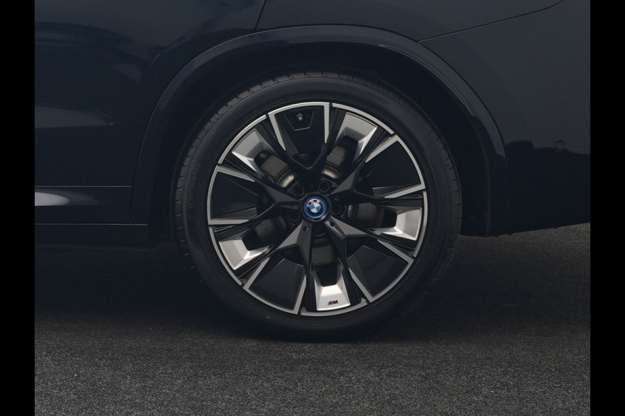 BMW iX3 M Sport High Executive 80 kWh 286pk Dealer O.H. SOH 95% | Trekhaak Af Fabriek | Panodak | Head Up | 360 Camera | Harman / Kardon | Lederen Sportstoelen Memory & Verwarmd | Keyless | Blis | Sfeerverlichting | 20"L.M | Adaptive LED |