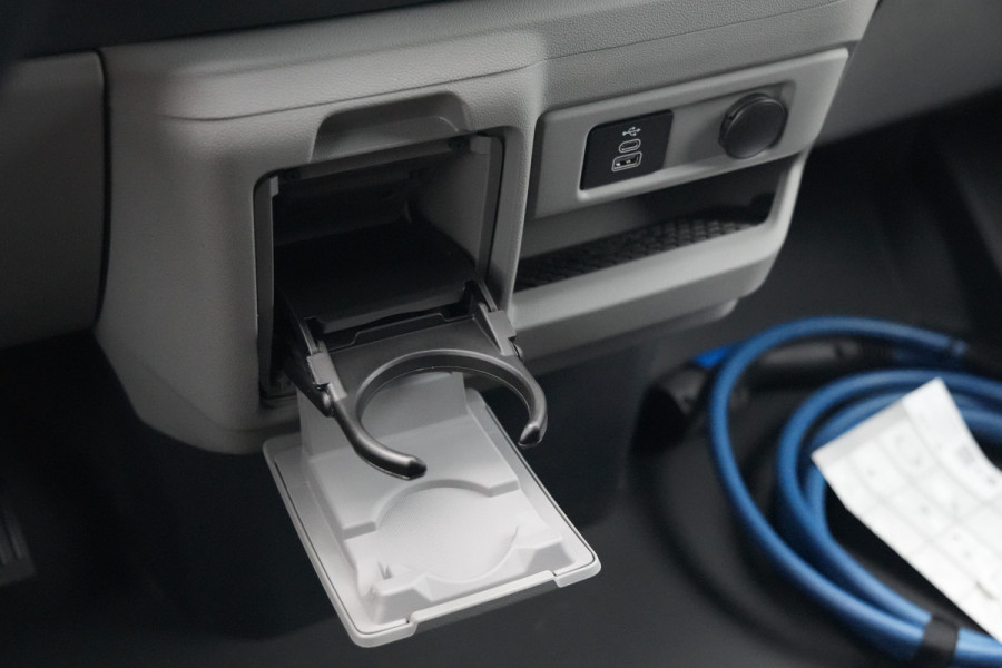 Ford E-Transit Custom 340 L2H1 Limited 71 kWh 218pk - AGR Bestuurdersstoel - Trekhaak - ACC - B&O - Navi - Stoel/Stuurverwarming - 360 Camera - Blinds