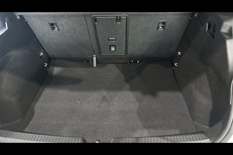 Volkswagen ID.3 First Plus 58 kWh Navigatie,stoelverwarming ,cruise controll, appconnect