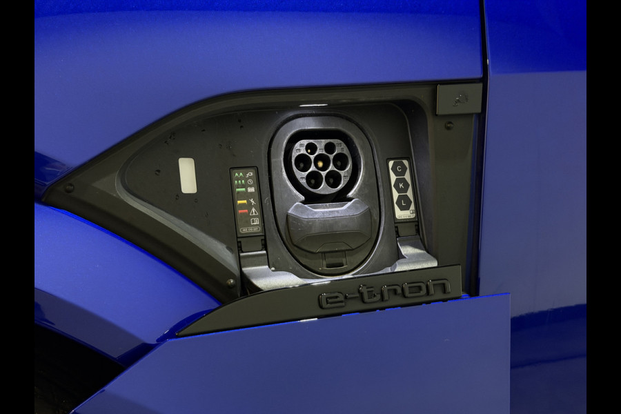 Audi Q8 Sportback e-tron S quattro SQ8 115 kWh | Valcona Leder | Panoramadaj | Trekhaak | 22'' | Matrix LED | Memory | B&O |