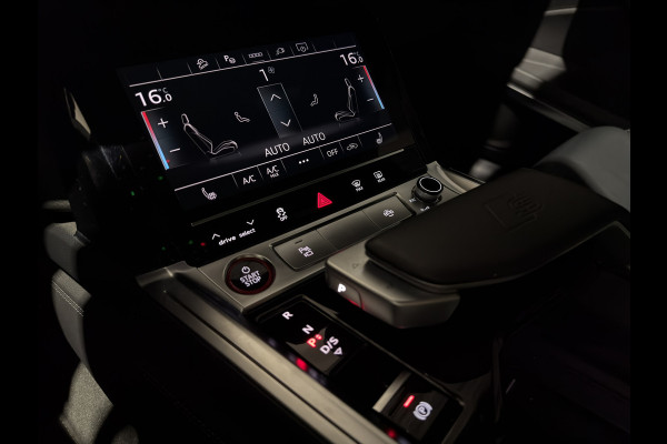 Audi Q8 Sportback e-tron S quattro SQ8 115 kWh | Valcona Leder | Panoramadaj | Trekhaak | 22'' | Matrix LED | Memory | B&O |