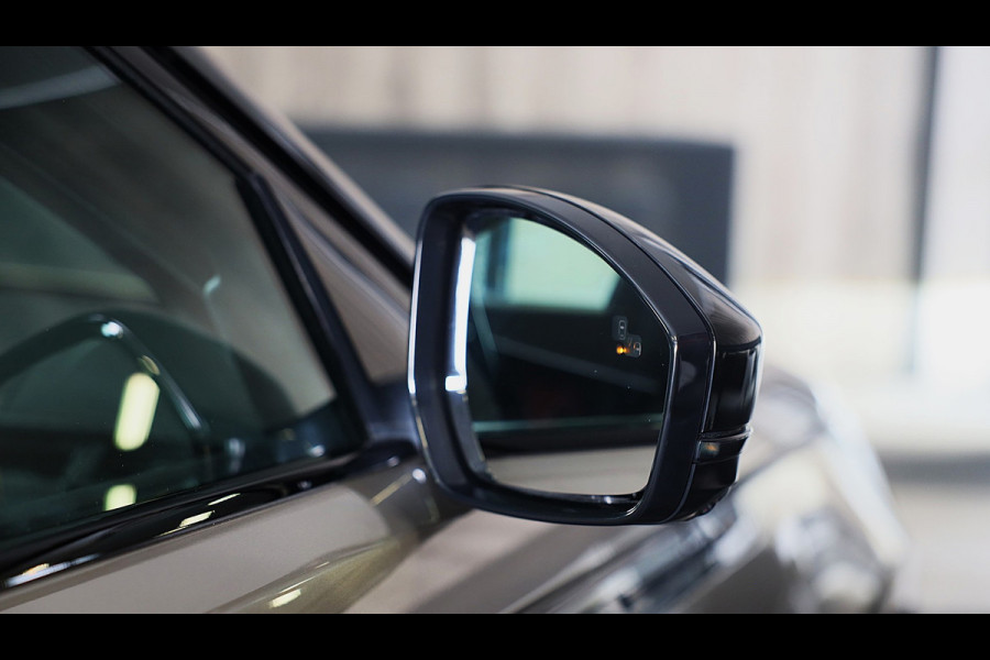 Land Rover Range Rover Velar 3.0 P400 AWD Dynamic SE MHEV / Batumi Gold / Acc / Lane Assist / Dode Hoek / 360 Camera / Leder /Pano