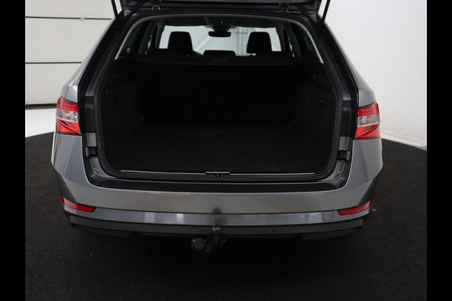 Škoda Superb Combi 1.4 TSI iV Business Edition Plus | SOH 93,2% | Camera | Cruise control | Navigatie | DAB+ | Carplay | Climate control | Sfeerverlichting