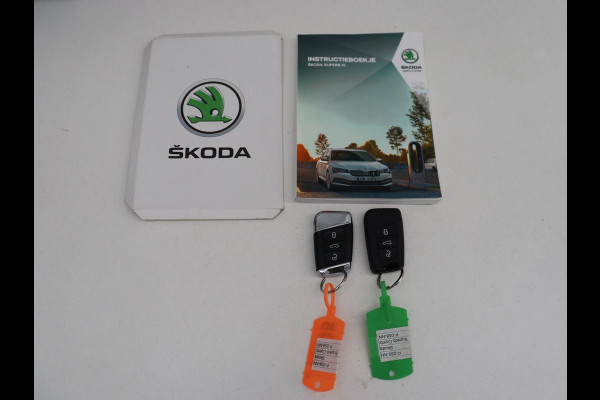 Škoda Superb Combi 1.4 TSI iV Business Edition Plus | SOH 93,2% | Camera | Cruise control | Navigatie | DAB+ | Carplay | Climate control | Sfeerverlichting
