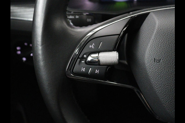 Škoda Superb Combi 1.4 TSI iV Business Edition Plus | SOH 93,2% | Camera | Cruise control | Navigatie | DAB+ | Carplay | Climate control | Sfeerverlichting