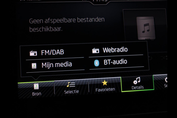 Škoda Superb Combi 1.4 TSI iV Business Edition Plus | SOH 93,2% | Camera | Cruise control | Navigatie | DAB+ | Carplay | Climate control | Sfeerverlichting