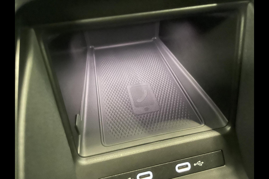 Volkswagen ID.4 Pro Limited Edition 77 kWh Navigatie Apple Carplay/Android Auto Keyless PDC V+A Climate Control DAB+ Lane Assist Adaptieve Cruise control Velours / Alcantara bekleding 19" Lichtmetalen Velgen