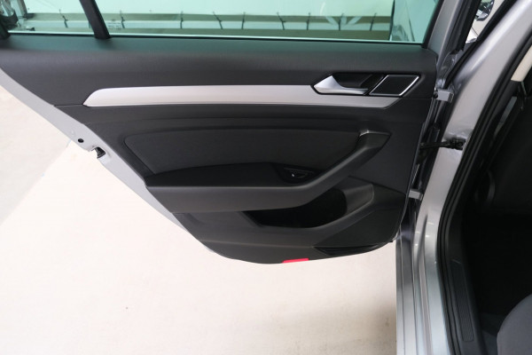 Volkswagen Passat Variant 1.5 TSI Comfortline Business Automaat - N.A.P. Airco ,Cruise, Navi, PDC, Carplay, Virtual display.