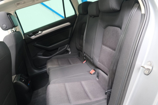 Volkswagen Passat Variant 1.5 TSI Comfortline Business Automaat - N.A.P. Airco ,Cruise, Navi, PDC, Carplay, Virtual display.