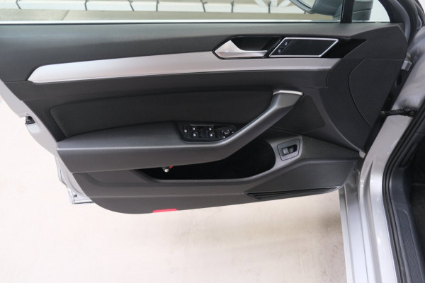 Volkswagen Passat Variant 1.5 TSI Comfortline Business Automaat - N.A.P. Airco ,Cruise, Navi, PDC, Carplay, Virtual display.