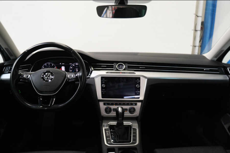 Volkswagen Passat Variant 1.5 TSI Comfortline Business Automaat - N.A.P. Airco ,Cruise, Navi, PDC, Carplay, Virtual display.